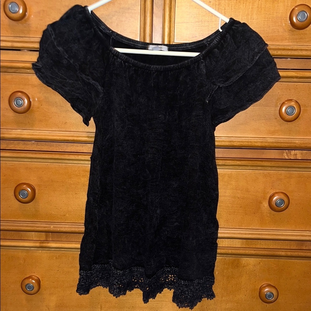 Ecote Charcoal Lace-Trimmed Top